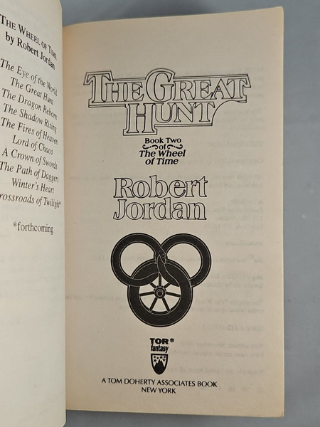 The Great Hunt by Robert Jordan (1991) 1st Edition Tor Paperback Wheel of Time 2